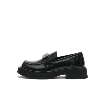 Glanzende leren loafers in Britse stijl