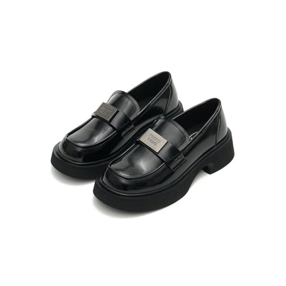 Glanzende leren loafers in Britse stijl