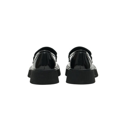 Glanzende leren loafers in Britse stijl