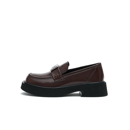 Glanzende leren loafers in Britse stijl