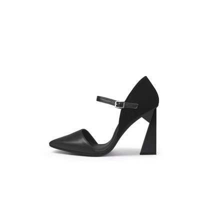 Pumps met spitse neus, enkelbandje en trapeziumhak