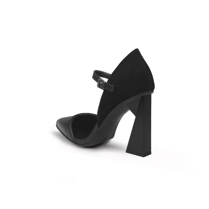 Pumps met spitse neus, enkelbandje en trapeziumhak