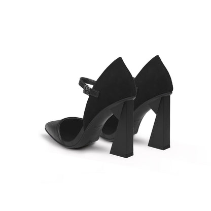 Pumps met spitse neus, enkelbandje en trapeziumhak