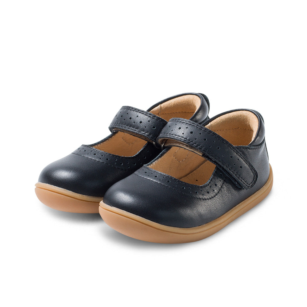 Mary Jane-schoenen met stippen en cut-outs