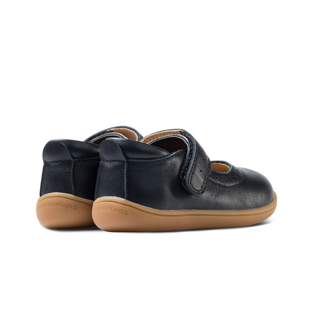 Mary Jane-schoenen met stippen en cut-outs