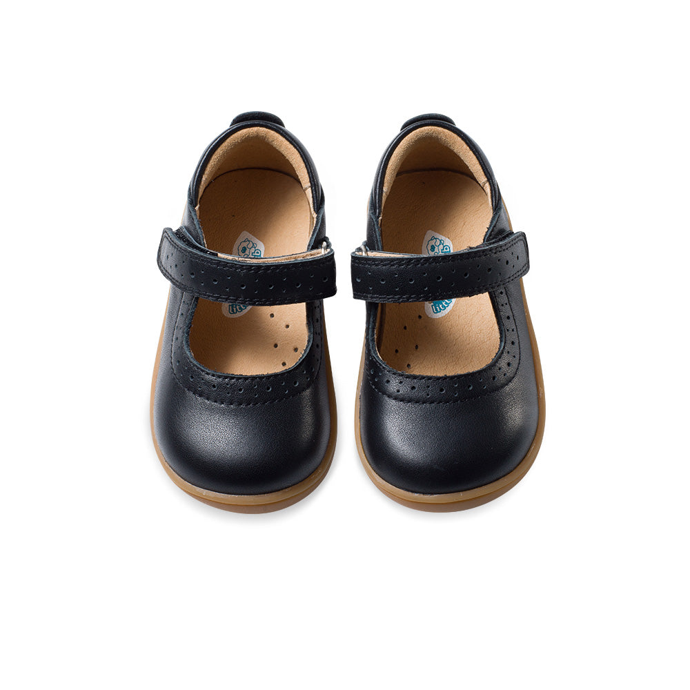 Mary Jane-schoenen met stippen en cut-outs