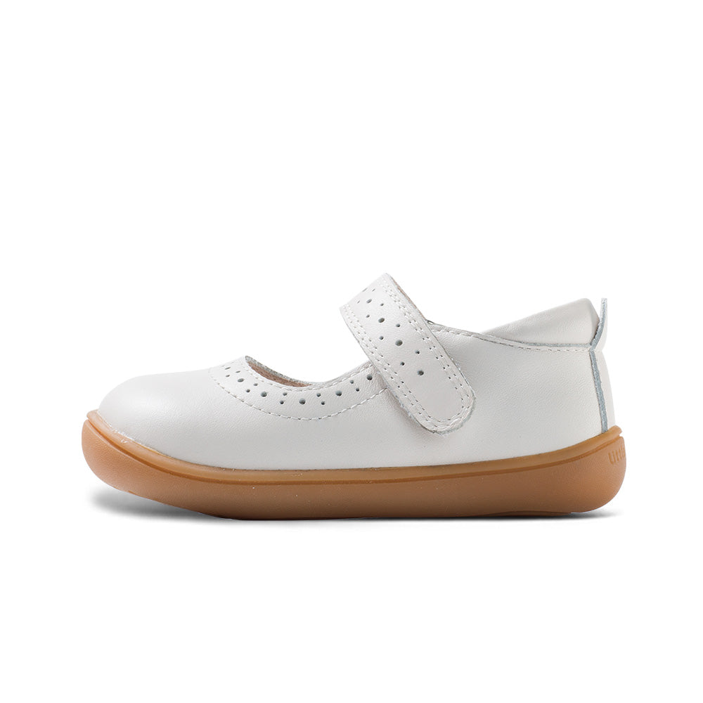 Mary Jane-schoenen met stippen en cut-outs